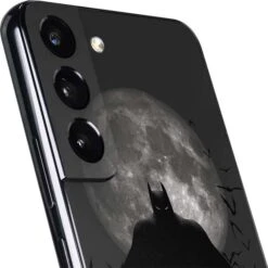 DC Comics Batman On City With Moon Art Galaxy S22 Skin -Skinit Store batman with moon galaxy s22 skin 1646266113 SKNDCBTMN03GLXY22 PR 03