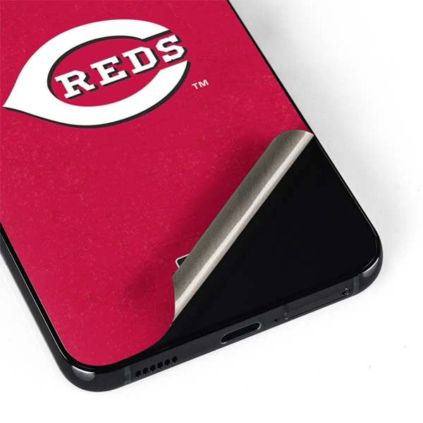 MLB Cincinnati Reds - Solid Distressed Galaxy S22 Skin 6 MLB Cincinnati Reds - Solid Distressed Galaxy S22 Skin - Image 4