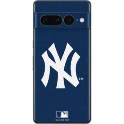 MLB New York Yankees - Solid Distressed Google Pixel 7 Pro Skin